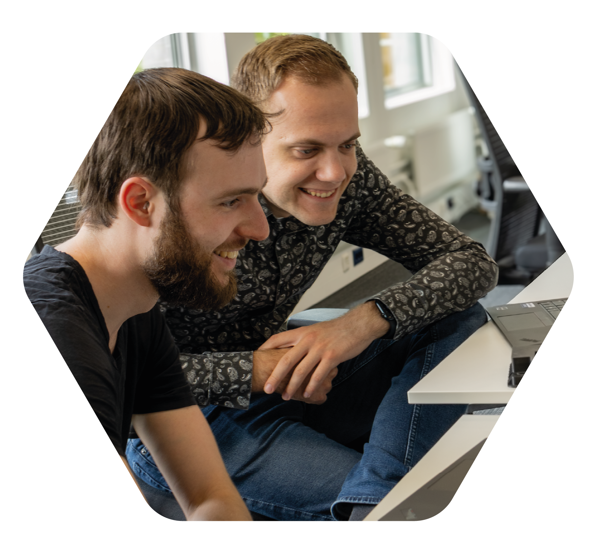 Een deel van het team dat startups helpt met productontwikkeling